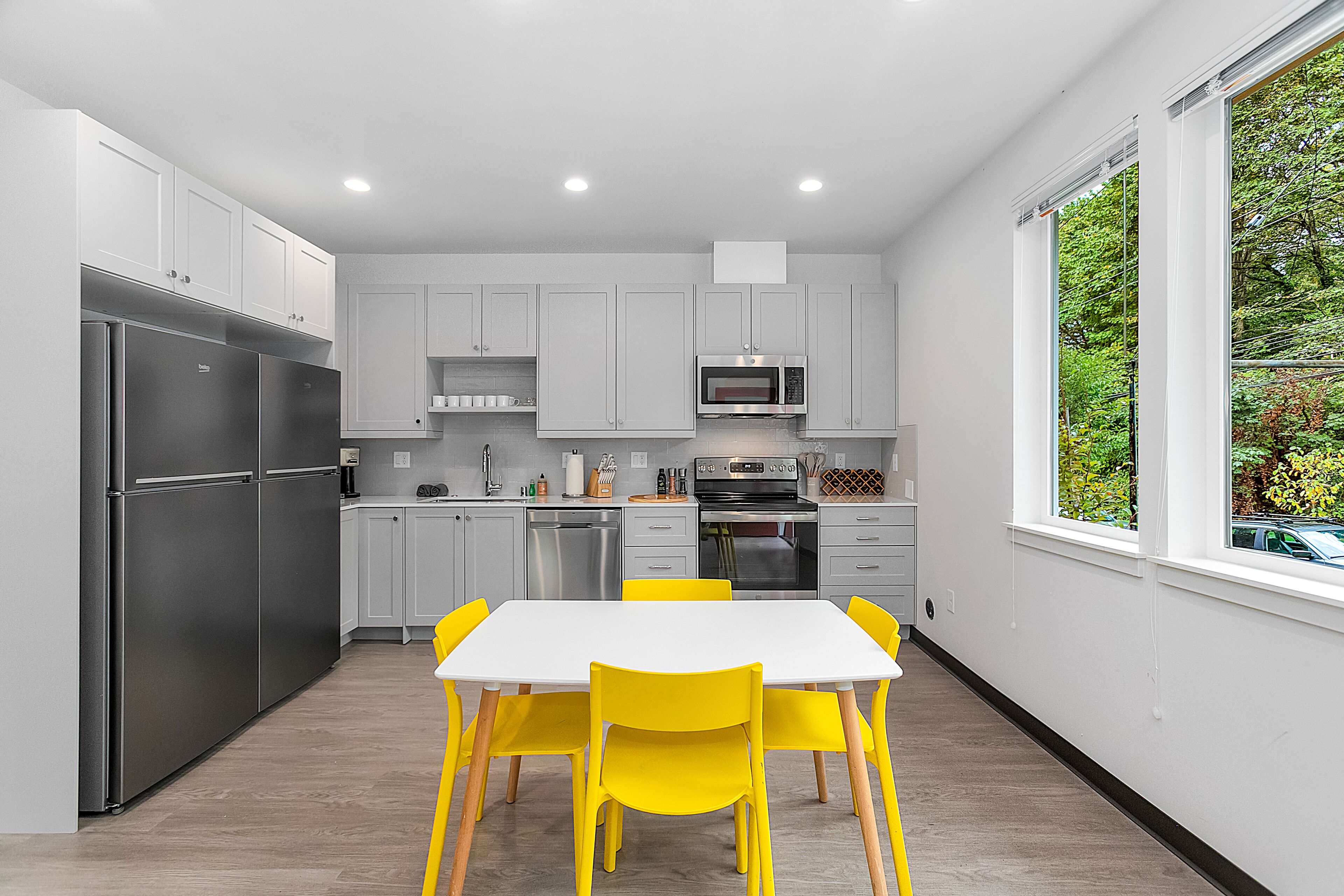 Refrigerador, microondas, horno, placa de cocina