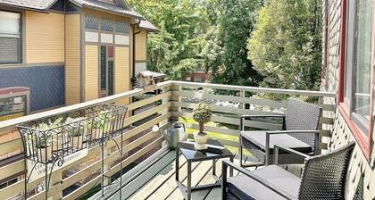 Downtown Oak Park/Fast WIFI/Free Parking/ Victorian Home/Sleeps 6