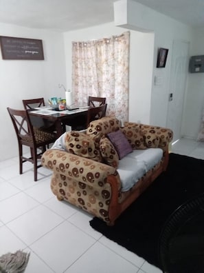 Cozy living space with a dining area, featuring a round table and comfortable seating.