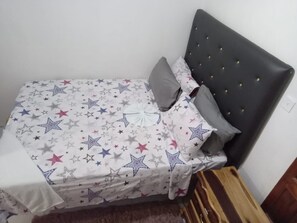 1 chambre, coffres-forts dans les chambres, fer et planche à repasser