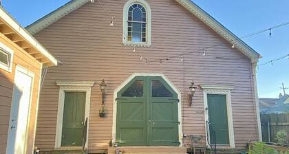 Charming 1900s Carriage House in New Orleans