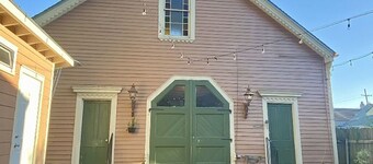 Charming 1900s Carriage House in New Orleans