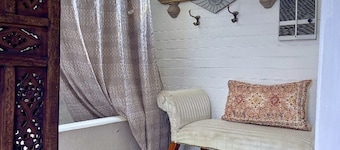 Charming 1900s Carriage House in New Orleans