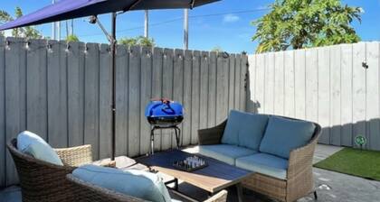 Modern Townhouse 3 bedrooms & BBQ! Between Miami & The Keys