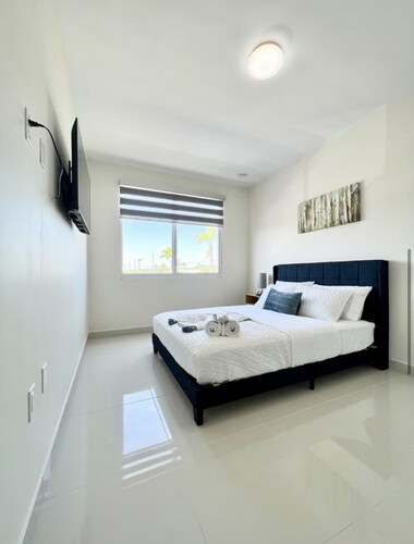 Modern Townhouse 3 bedrooms & BBQ! Between Miami & The Keys