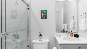 Classic Studio | Bathroom