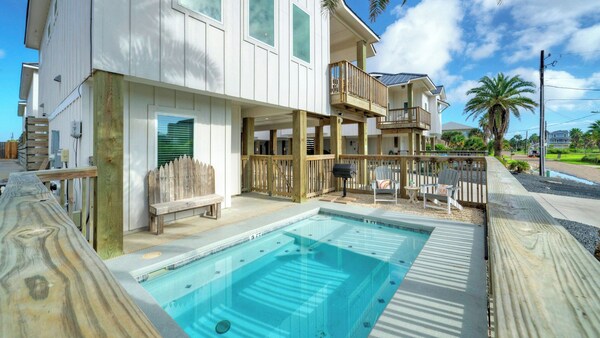 Wild Horse By Avantstay Walk To Beach + Pool - Port Aransas Beach, TX