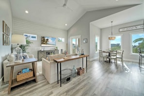 Interior - Wild Horse by Avantstay Walk to Beach + Pool (Port Aransas)