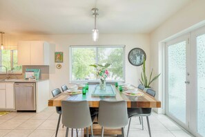 Dining - Sea Glass Secrets by Avantstay 3 Mins to Beach (Key West)