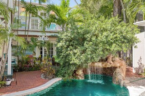 Interior - Tennessee Williams by Avantstay Funky Design + Pool (Key West)