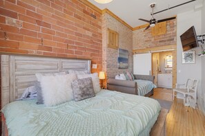 1 habitación, tabla de planchar con plancha, wifi gratis y ropa de cama 