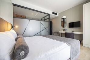 Standard Room, Courtyard View | 1 bedroom, minibar, soundproofing, free WiFi