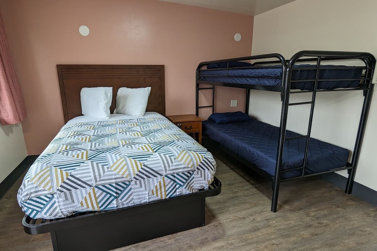 Twin Room | Free WiFi, bed sheets