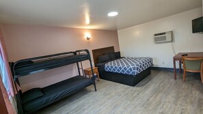 Family Room, 1 Bedroom | Free WiFi, bed sheets - Portland Value Inn (Portland)