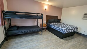 Family Room, 1 Bedroom