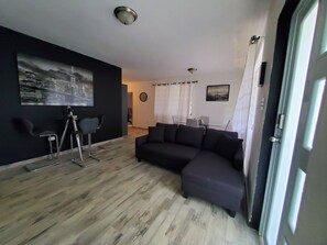Smart TV, table tennis