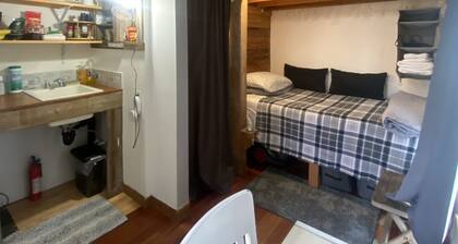 Old Town Tiny Studio Cottage near Pacific University and Wine Country