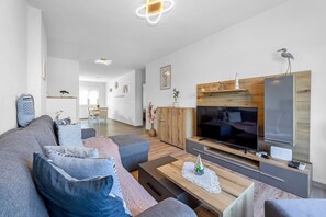 TV - Apartment Ivana - Sea View, Pet Friendly (Fažana)