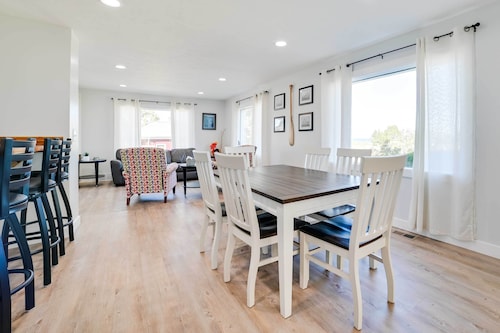 Dom Rodzinny Lakeview Getaway - Walk to Lake Huron