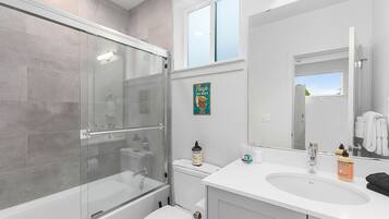 Classic Studio | Bathroom