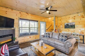 TV, fireplace, video games, books - Hot Tub, Fireplace & Views: Sevierville Retreat! (Sevierville)