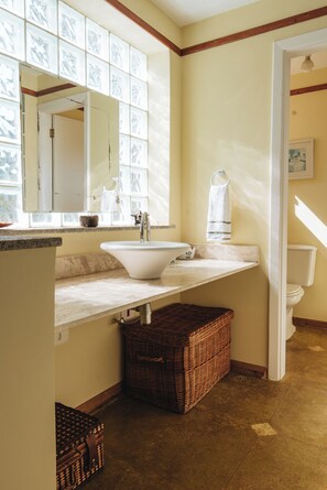 Villa | Bathroom | Free toiletries