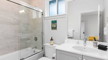 Classic Studio | Bathroom