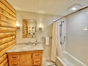 Hair dryer, towels, soap, shampoo - Lakefront cabin with dock, hot tub, fire pit!! (Plymouth)