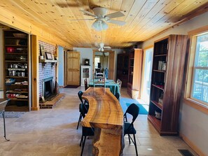 Interior - Boone, ASU, Views, Firepit, HUGE Jac tub, Foosball (Boone)