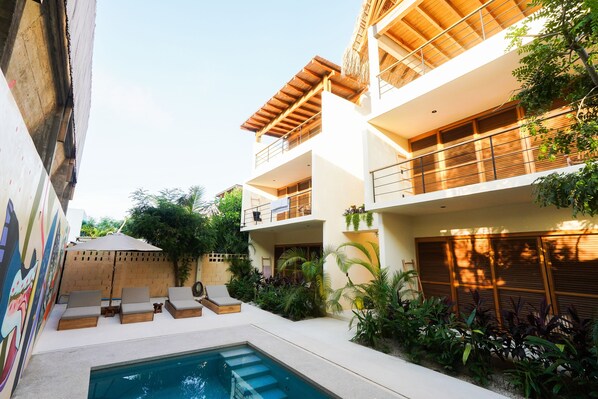 Outdoor pool, open 9:00 AM to 10:00 PM, pool loungers - Casa Borka LUXURY FULLY FURNISHED BEACH CONDOS WITH POOL (Puerto Escondido)