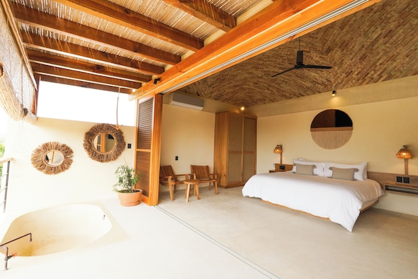 Deluxe Apartment, Bathtub, Partial Ocean View