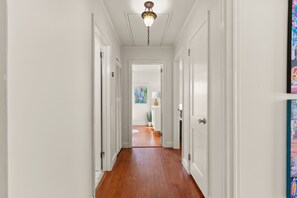 Interior - Downtown St Mary's GA - Designer Cottage (St. Marys)