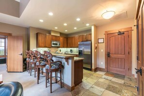 Microwave, stovetop, dishwasher, coffee/tea maker