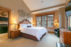 2 bedrooms, iron/ironing board, travel crib, WiFi - Catamount Lodge 404 Two Bedroom (Truckee)