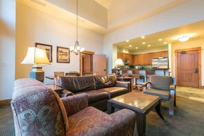 TV, fireplace - Catamount Lodge 405 Two Bedroom Platinum (Truckee)