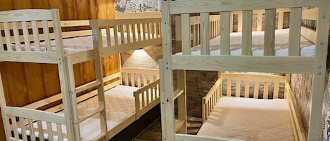 5 bedrooms, travel cot, free WiFi, bed sheets