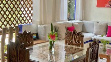 Villa, 2 habitaciones, con acceso para personas discapacitadas, Terraza | Restaurantes