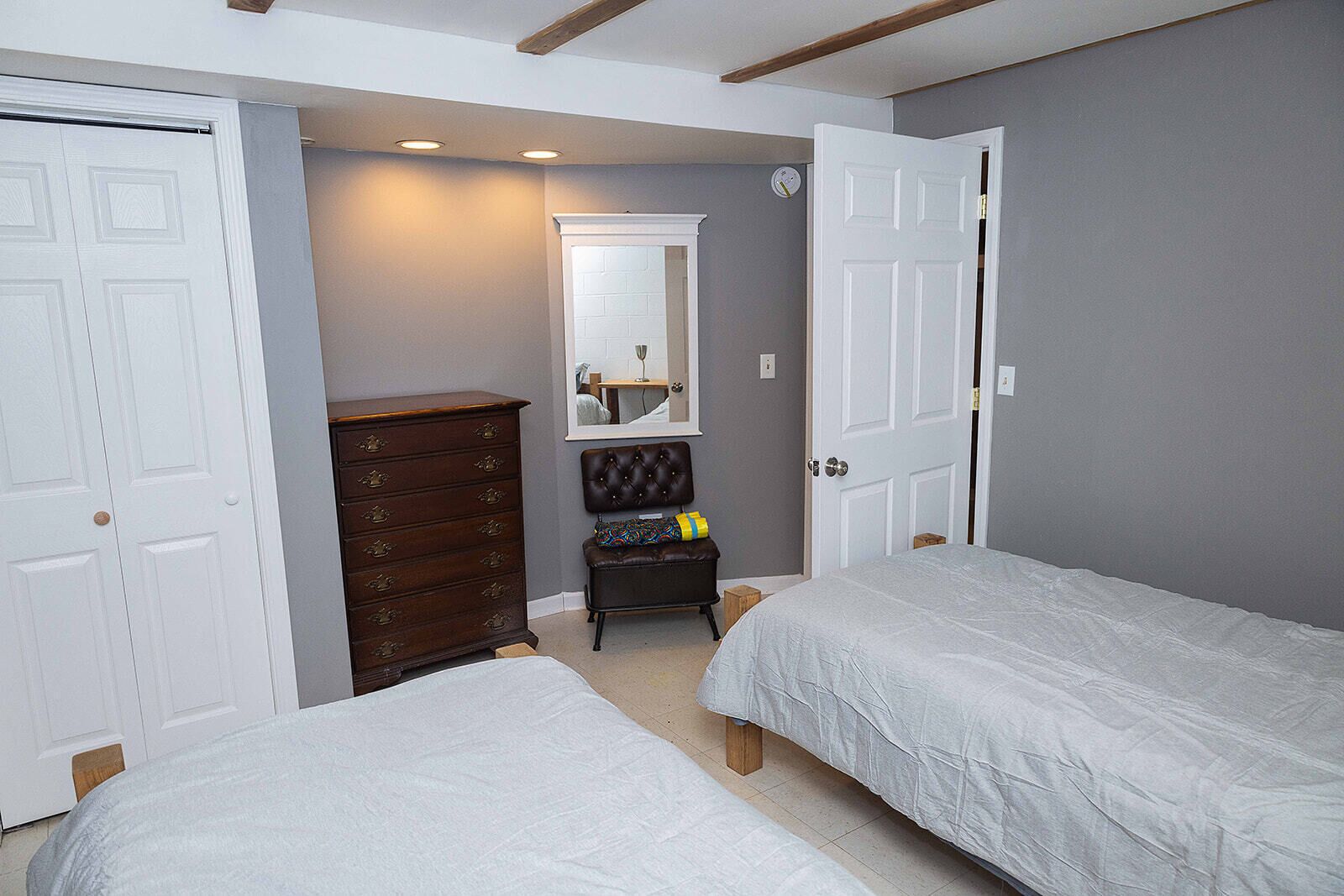 1 bedroom, bed sheets