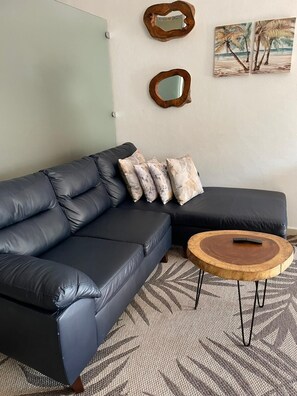 TV - Modern condo close to the best beach clubs in Isla (Isla Mujeres)