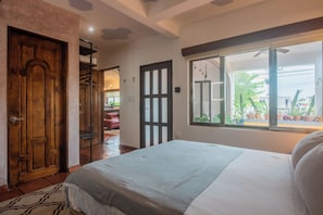 2 habitaciones, tabla de planchar con plancha, cuna de viaje y wifi