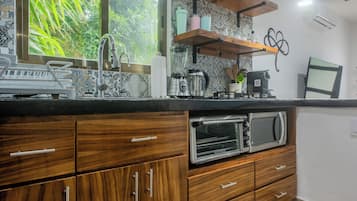 Fridge, microwave, oven, coffee/tea maker