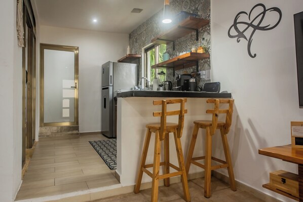 Fridge, microwave, oven, coffee/tea maker
