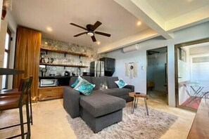 Télévision, chaîne hi-fi