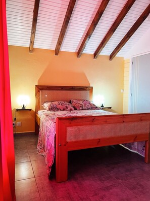 2 bedrooms, iron/ironing board, travel cot, free WiFi