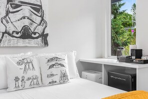 Classic Studio | Iron/ironing board, free WiFi - Luke's Jedi Meditation Chamber (Seattle)