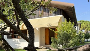 Unclassified image, 4 of 24, button - House of the Apricot trees - independent house/ free parking (Spinea)