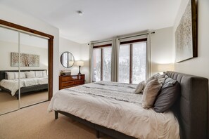 3 habitaciones, tabla de planchar con plancha, wifi y ropa de cama