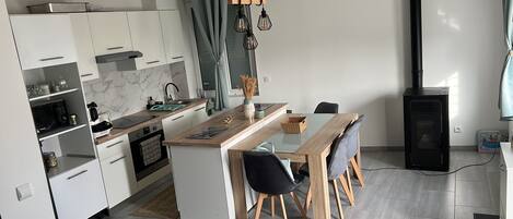 Fridge, microwave, oven, stovetop