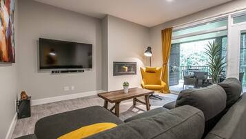 Télévision, cheminée