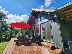 Outdoor dining - Hôtel à la maison - Le Chalet HÔM (Saint-Adolphe-d'Howard)
